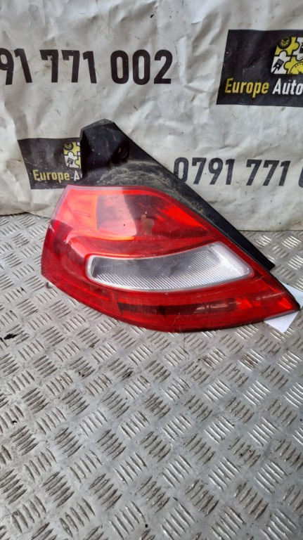 Stop stanga Renault Megane 2 an fabricatie 2007 cod 8200413214