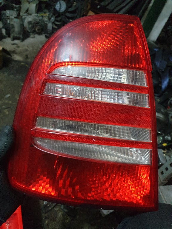 Stop Stanga Skoda Superb 1 Berlina