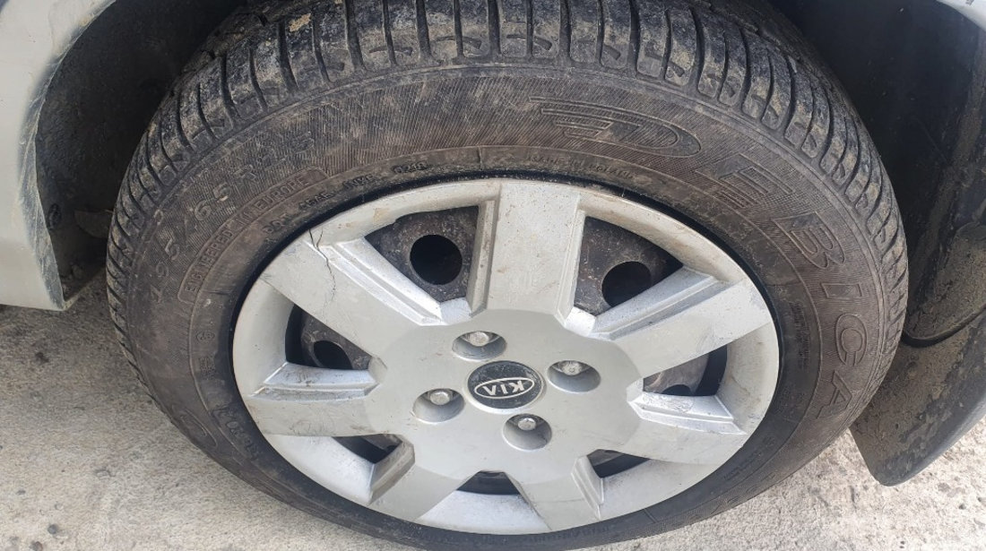 Stop stanga spate Kia Carens 2004 break 2.0 crdi