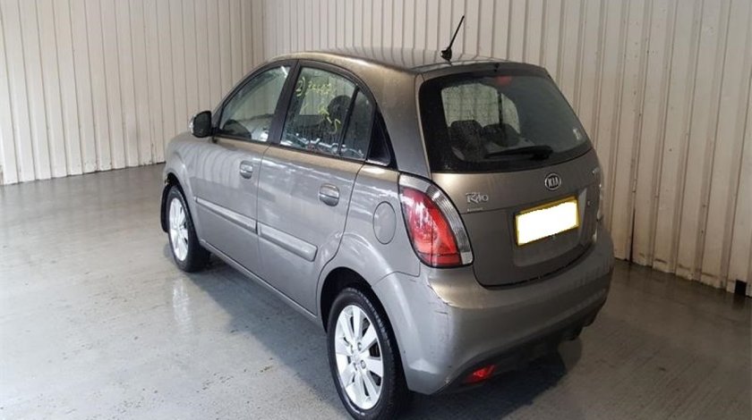 Stop stanga spate Kia Rio 2011 Hatchback 1.5 D D4FA