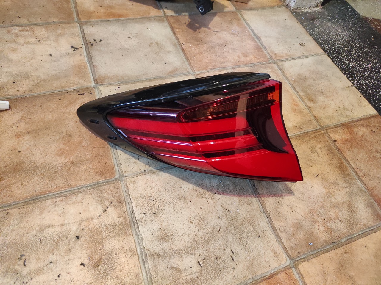 Stop stanga Toyota C-HR (2018-2021) cod 81560F4130