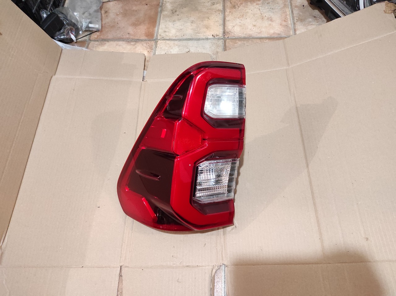 Stop stanga Toyota Hilux (2018-2023)