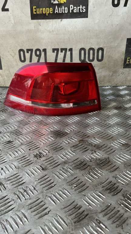 Stop stanga VW Passat B7 combi an fabricatie 2012 cod piesa 3AF945095C