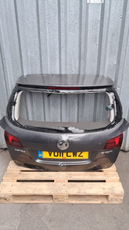 Stop suplimentar haion Opel Astra J combi an 2011