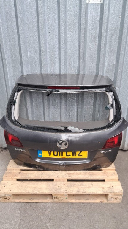 Stop suplimentar haion Opel Astra J combi an 2011