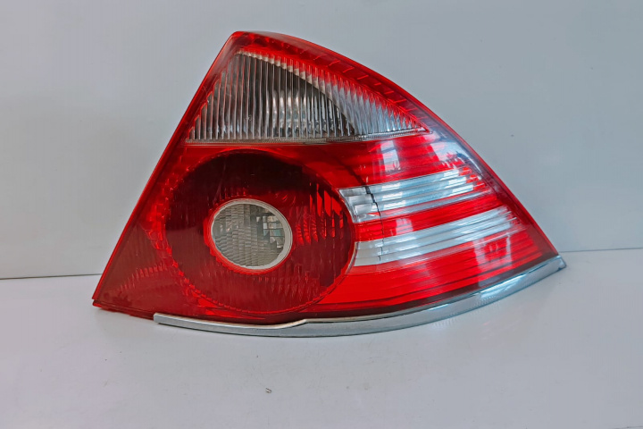 Stop Tripla dreapta 3S7113404A Ford Mondeo MK3 [facelift] [2003 - 2007]