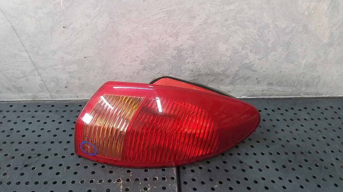 Stop tripla lampa dreapta aripa alfa romeo 147 937 03323010 46556347