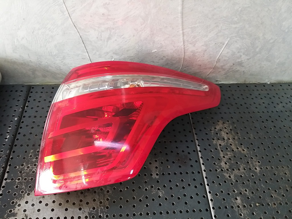 Stop tripla lampa dreapta aripa citroen c4 picasso 1 ud 9653547480