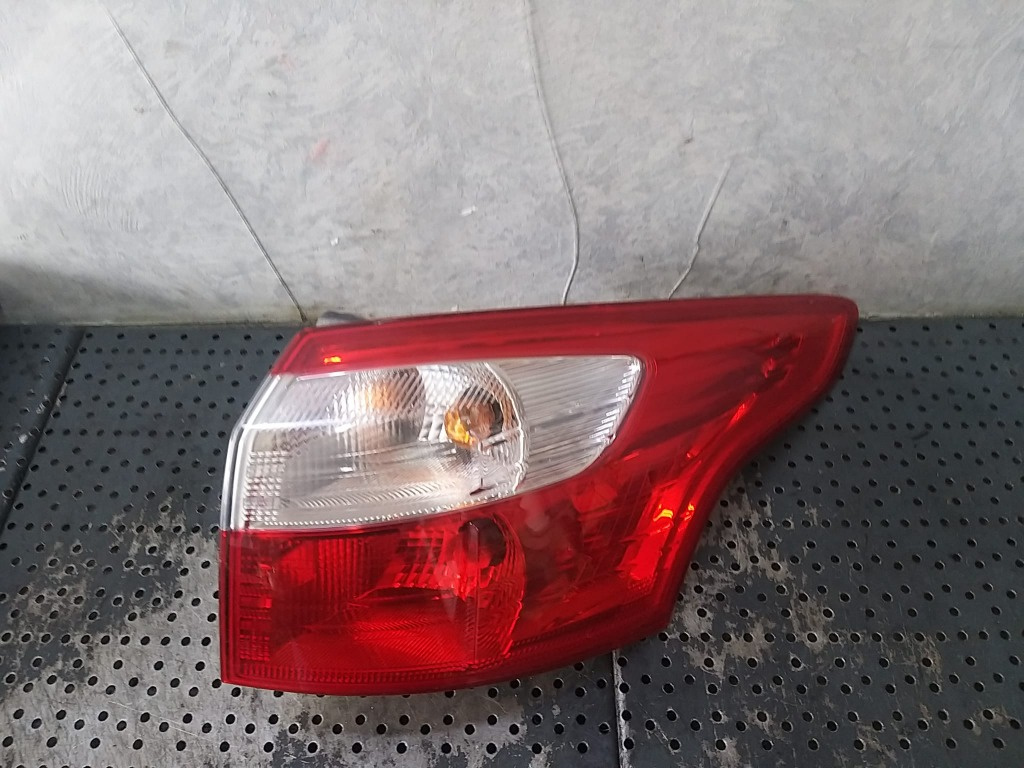 Stop tripla lampa dreapta aripa ford focus 3 bm5113404