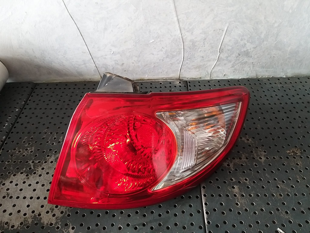 Stop tripla lampa dreapta aripa hyundai santa fe 2 cm 924022b000
