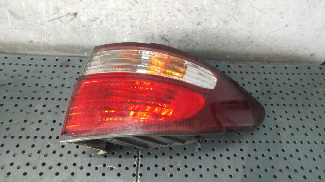 Stop tripla lampa dreapta aripa toyota previa 2 r3