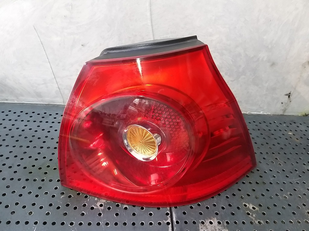 Stop tripla lampa dreapta aripa vw golf 5 1k 1k6945096g 89032903