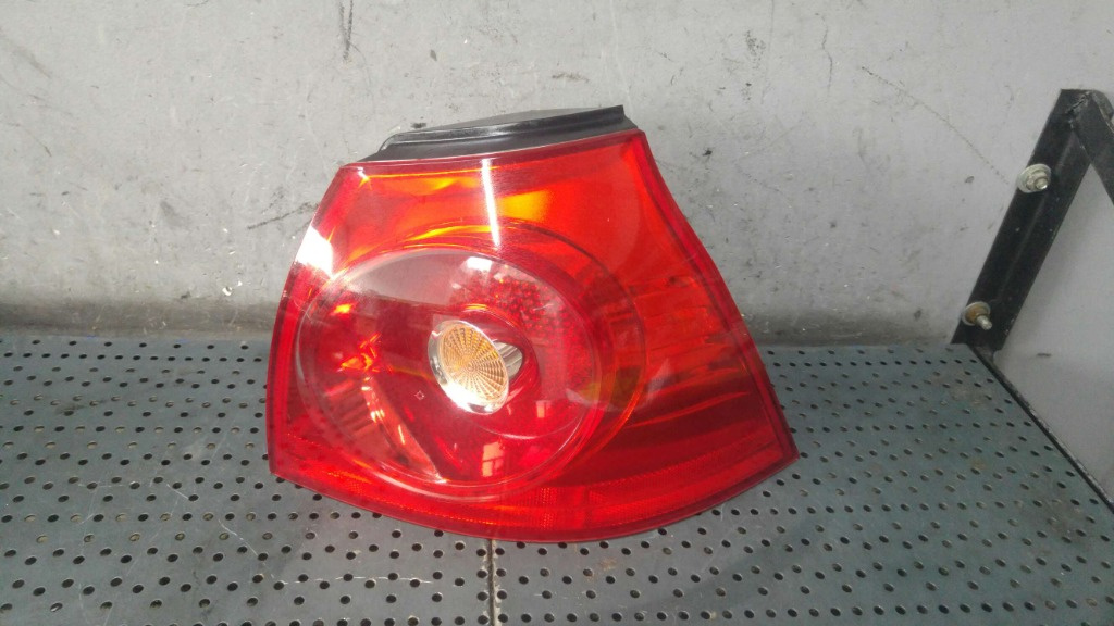 Stop tripla lampa dreapta aripa vw golf 5 1k1 1k6945096n