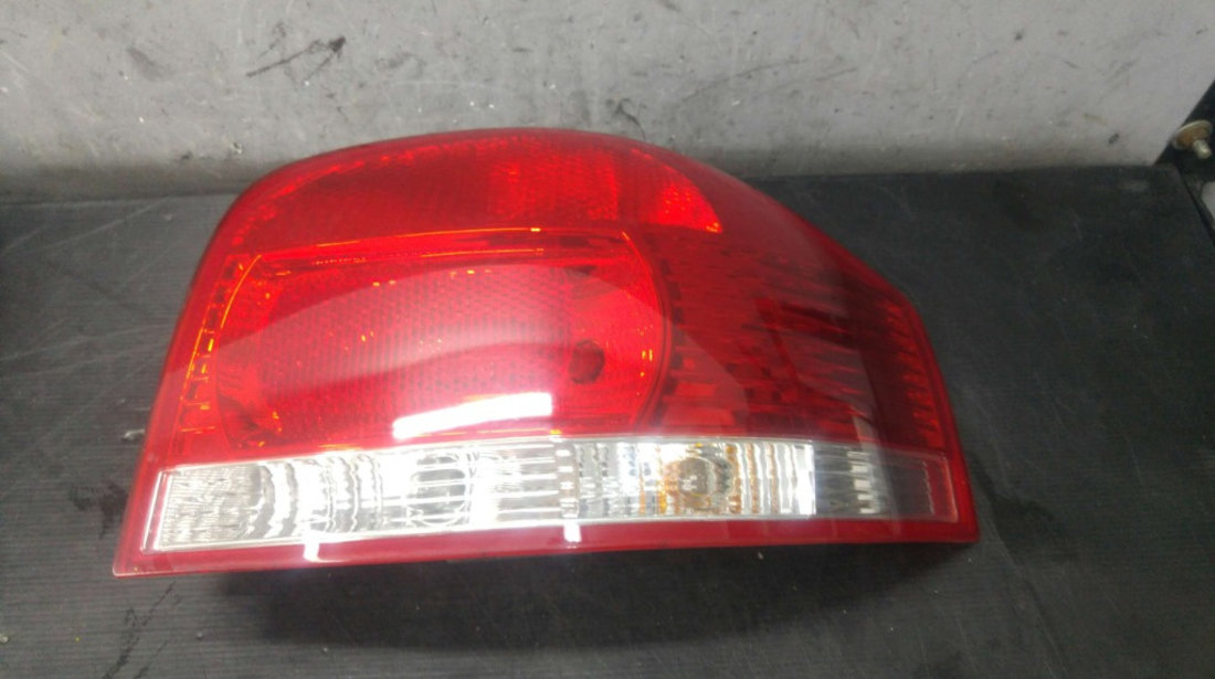 Stop tripla lampa dreapta audi a3 8p hatchback 154411955r 8p0945258