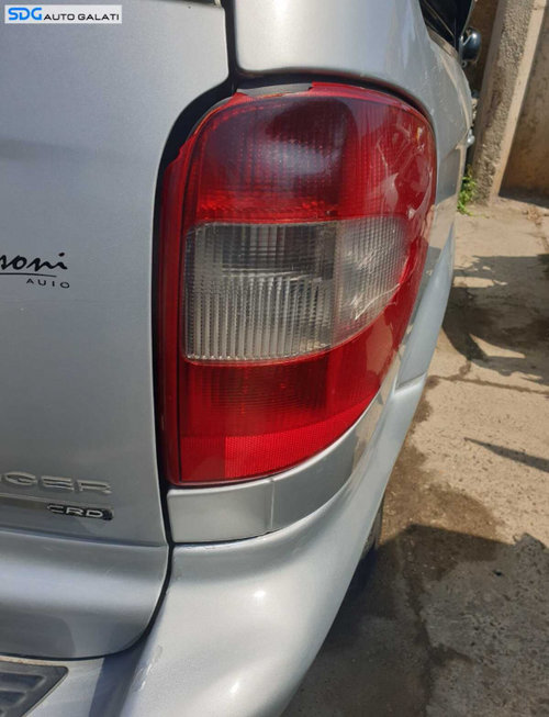 Stop Tripla Lampa Dreapta cu Defect Chrysler Voyager IV 2001 - 2008 (sticla crapata) [C9997]