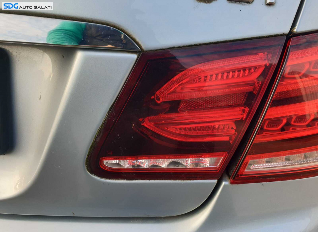Stop Tripla Lampa Dreapta de pe Capota Portbagaj Mercedes Clasa E Class W207 A207 C207 Coupe Cabrio E180 E200 E220 E250 E300 E320 2009 - 2017 [C9266]