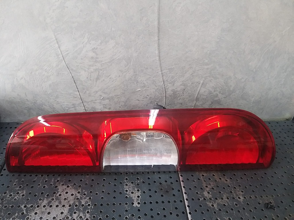 Stop tripla lampa dreapta fiat doblo cargo 223 086611927