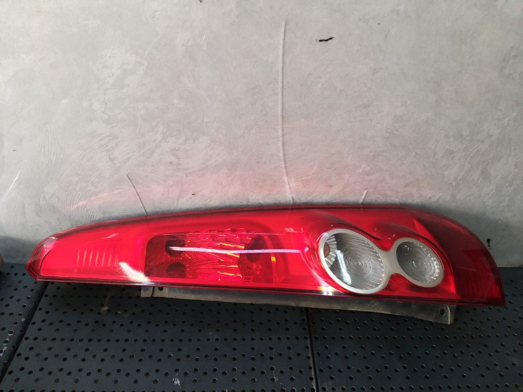 Stop tripla lampa dreapta ford fiesta 5 jh jd hatchback facelift 6s6113404a