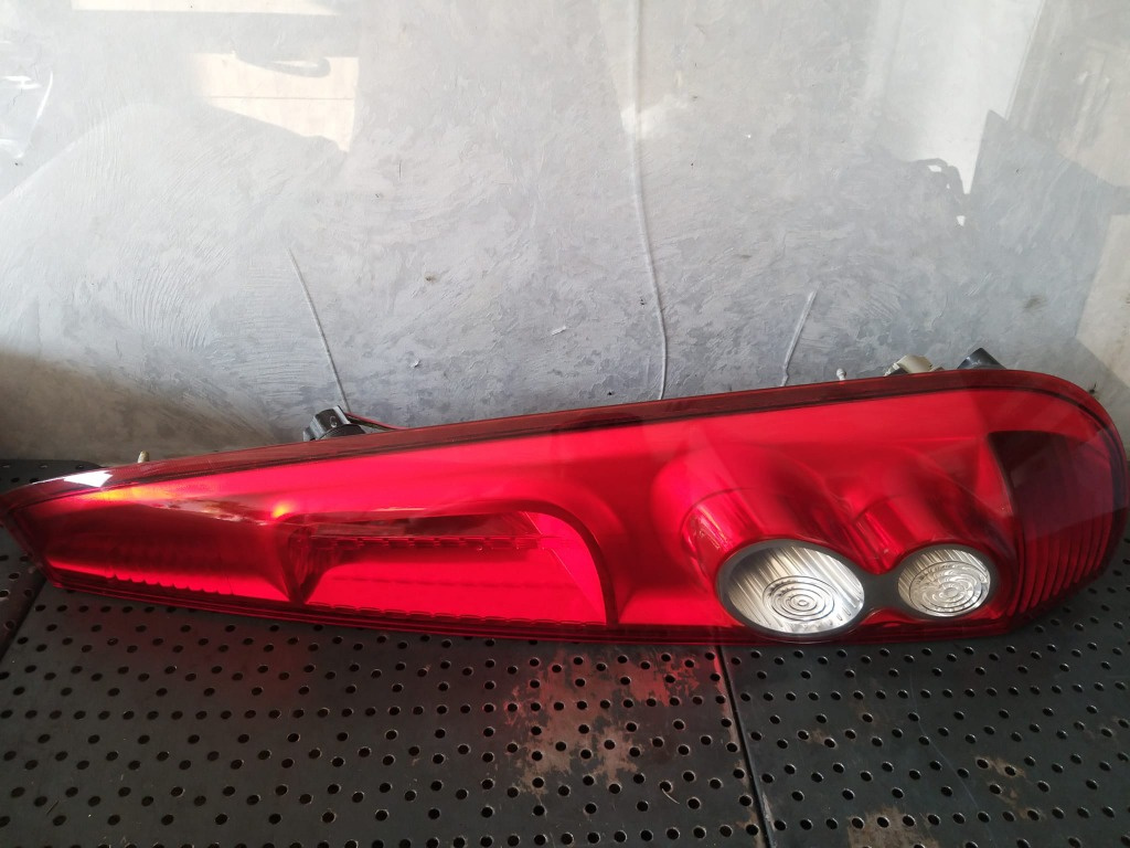 Stop tripla lampa dreapta ford fiesta 5 jh jd hatchback facelift 6s6113404a