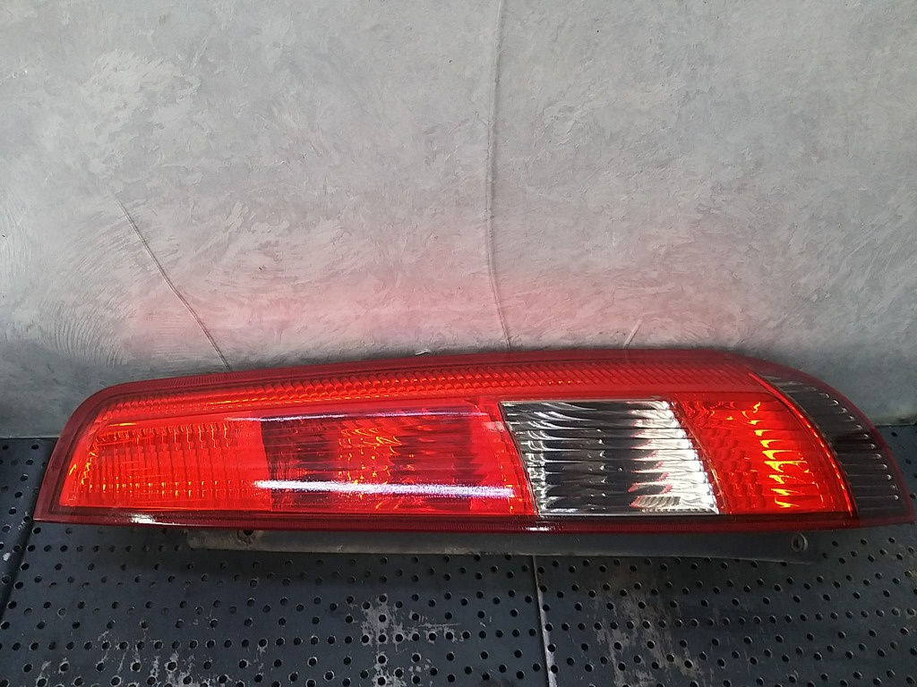 Stop tripla lampa dreapta ford fiesta 5 2s5113a602b