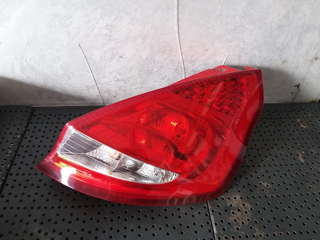 Stop tripla lampa dreapta ford fiesta 6 cb1 ccn 8a6113404a