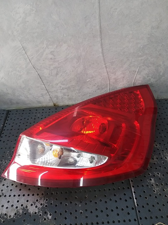 Stop tripla lampa dreapta ford fiesta 6 cb1 ccn 8a6113404a