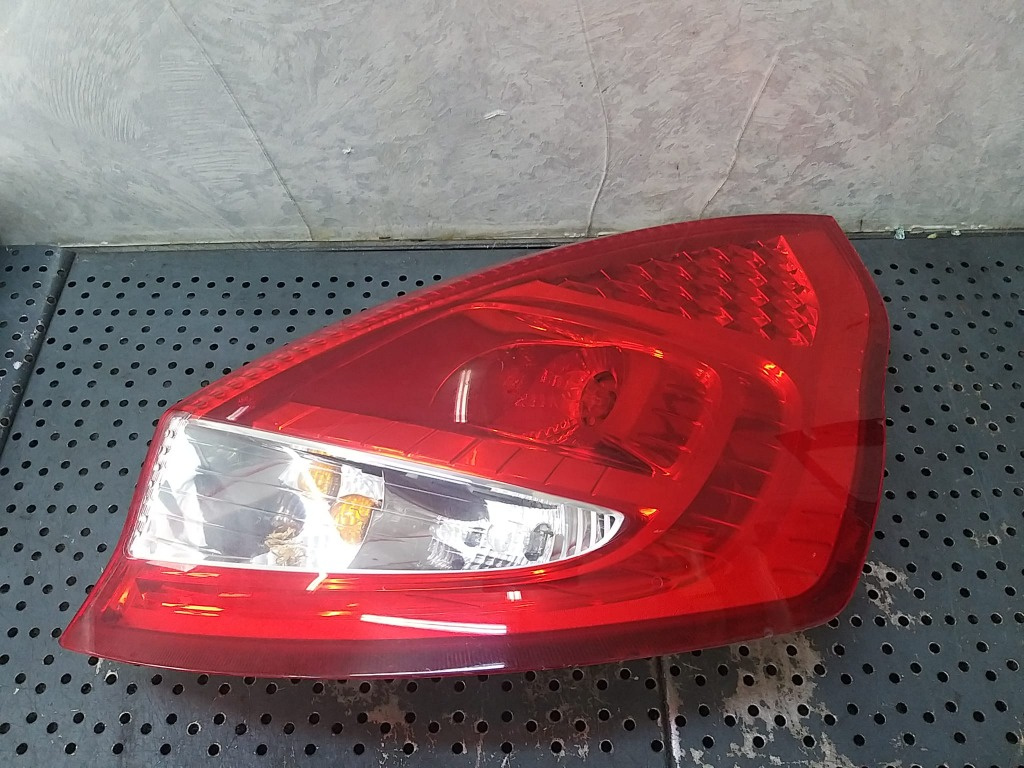 Stop tripla lampa dreapta ford fiesta 6 cb1 ccn 8a6113404a