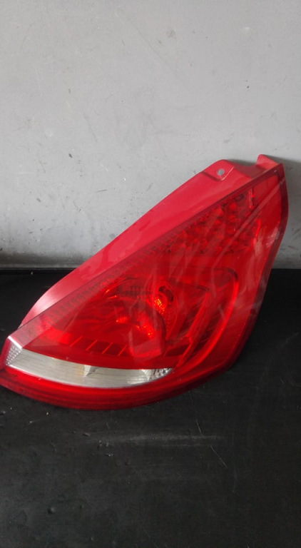 Stop tripla lampa dreapta ford fiesta 6 cb1 ccn 8a6113404