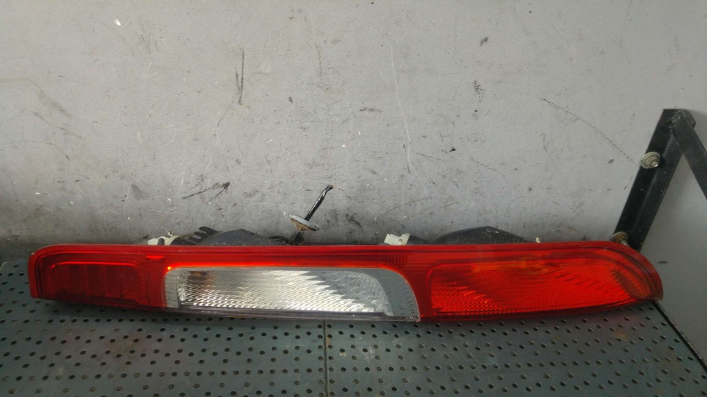 Stop tripla lampa dreapta ford focus 2 hatchback 4m5113404a