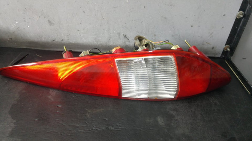 Stop tripla lampa dreapta ford mondeo 3 combi b5y 1s7113404c