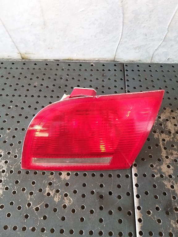 Stop tripla lampa dreapta haion audi a3 8p 8p4945094b