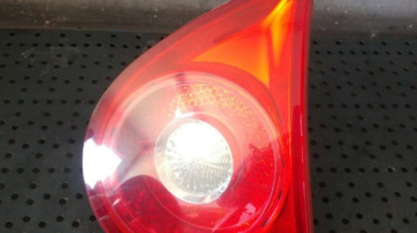 Stop tripla lampa dreapta haion vw golf 5 1k1 285002 28508004