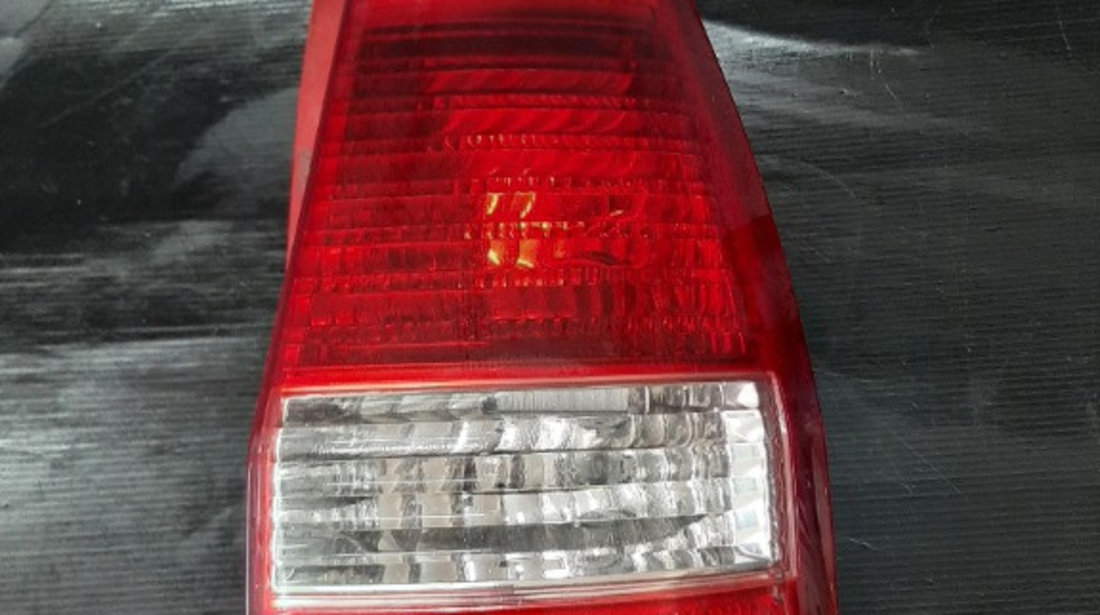 Stop tripla lampa dreapta hyundai matrix fc 9240217610 92402176