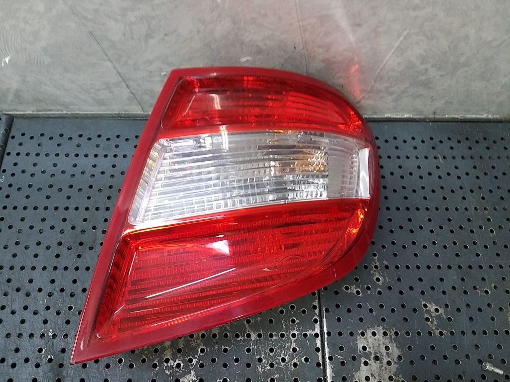 Stop tripla lampa dreapta mercedes c class w204 08-440-1957r