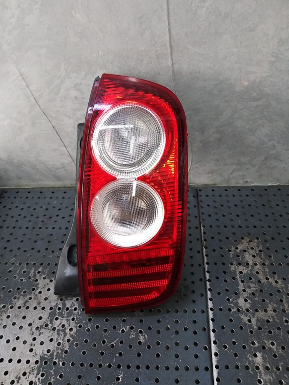 Stop tripla lampa dreapta nissan micra 3 k12