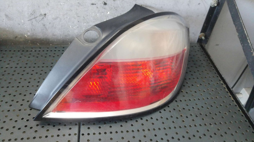 Stop tripla lampa dreapta opel astra h a04 159732r