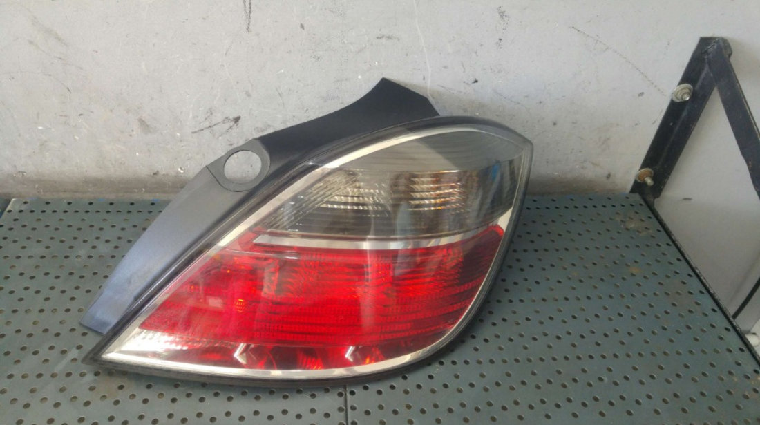 Stop tripla lampa dreapta opel astra h a04 13222325 495056087