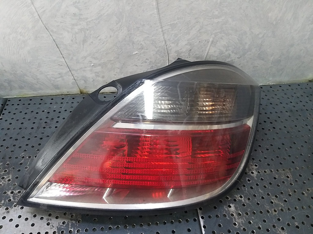 Stop tripla lampa dreapta opel astra h a04 13222325 495056087 vp7hlx13404a