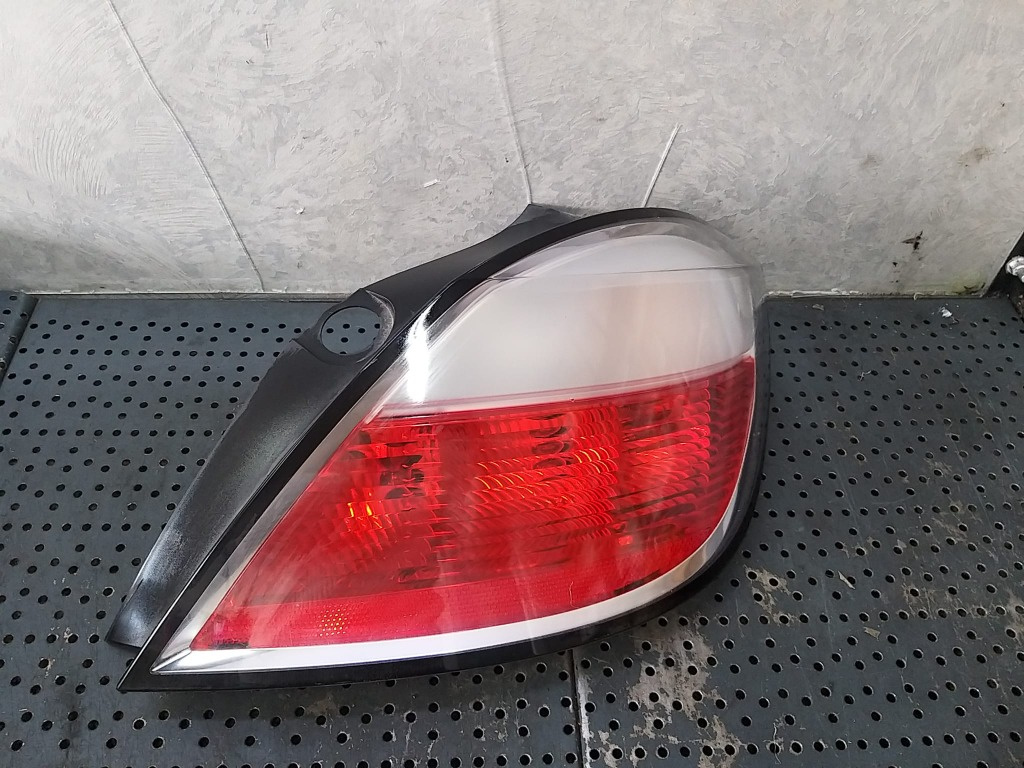 Stop tripla lampa dreapta opel astra h a04 24451837 00865302 159732r
