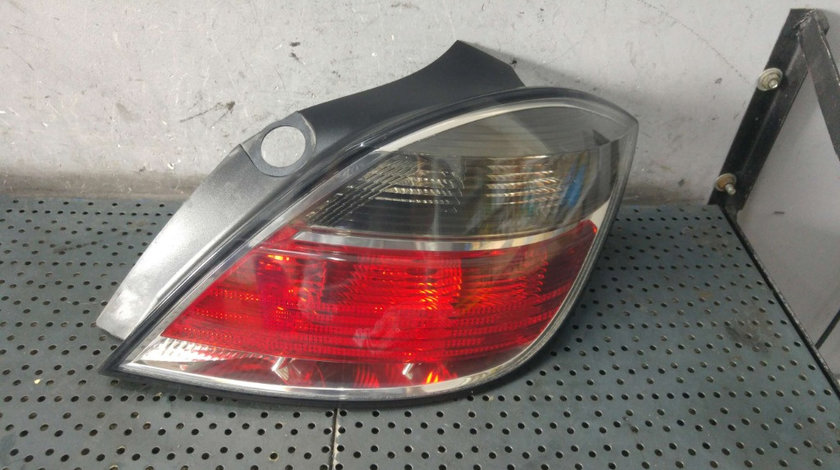 Stop tripla lampa dreapta opel astra h a04 13222325 495056087 vp7hlx13404a