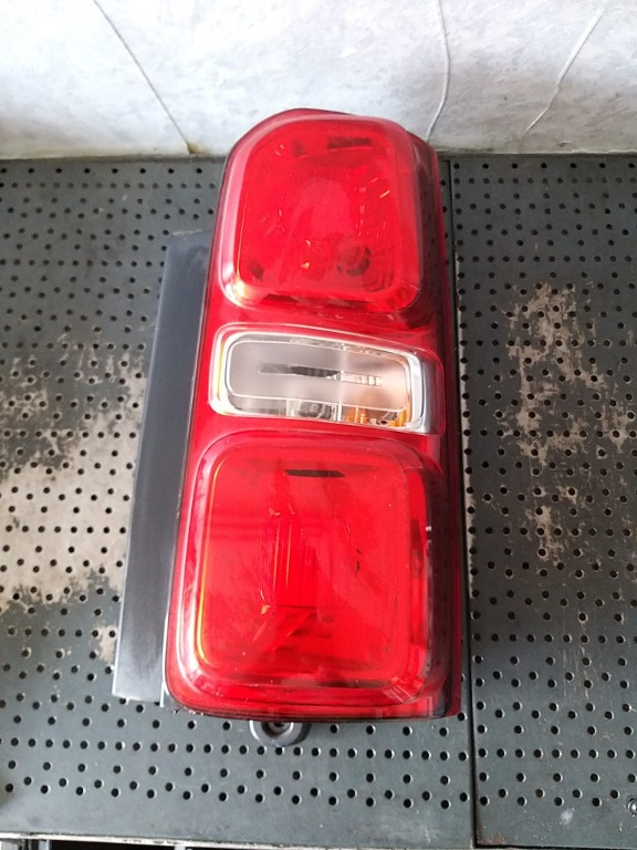 Stop tripla lampa dreapta opel zafira e life 001972530 9808243080 002203910 9808243082