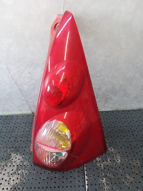 Stop tripla lampa dreapta peugeot 107 815500h040