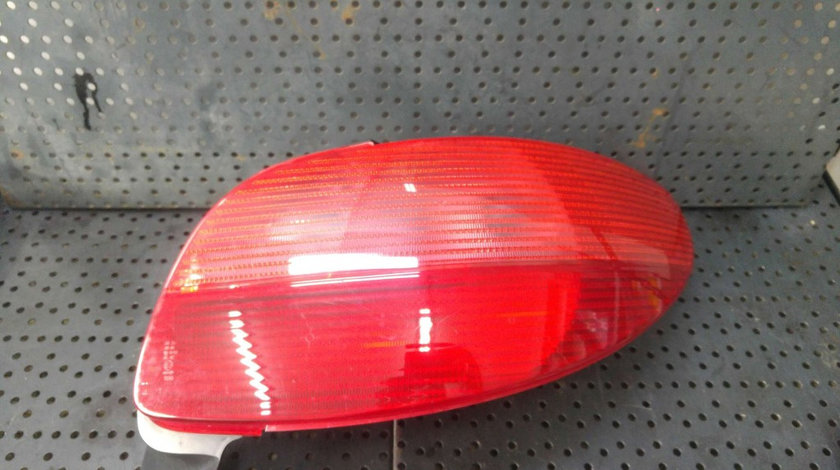 Stop tripla lampa dreapta peugeot 206 2531d