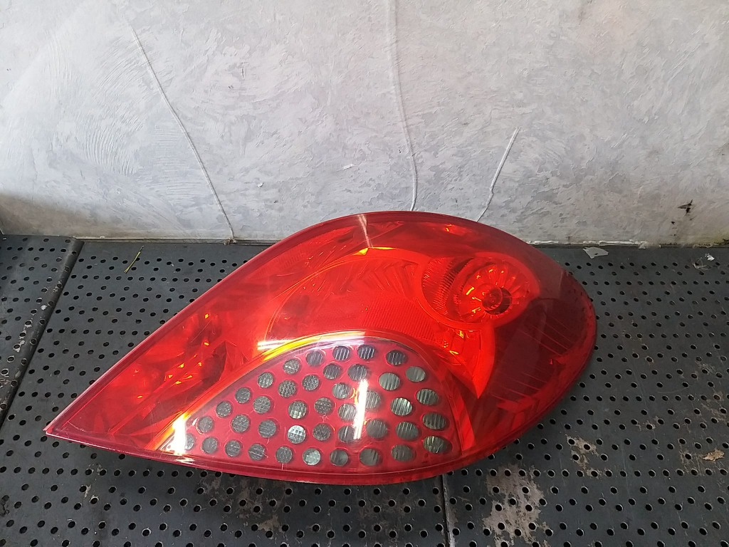 Stop tripla lampa dreapta peugeot 207 wa wc 964998658003