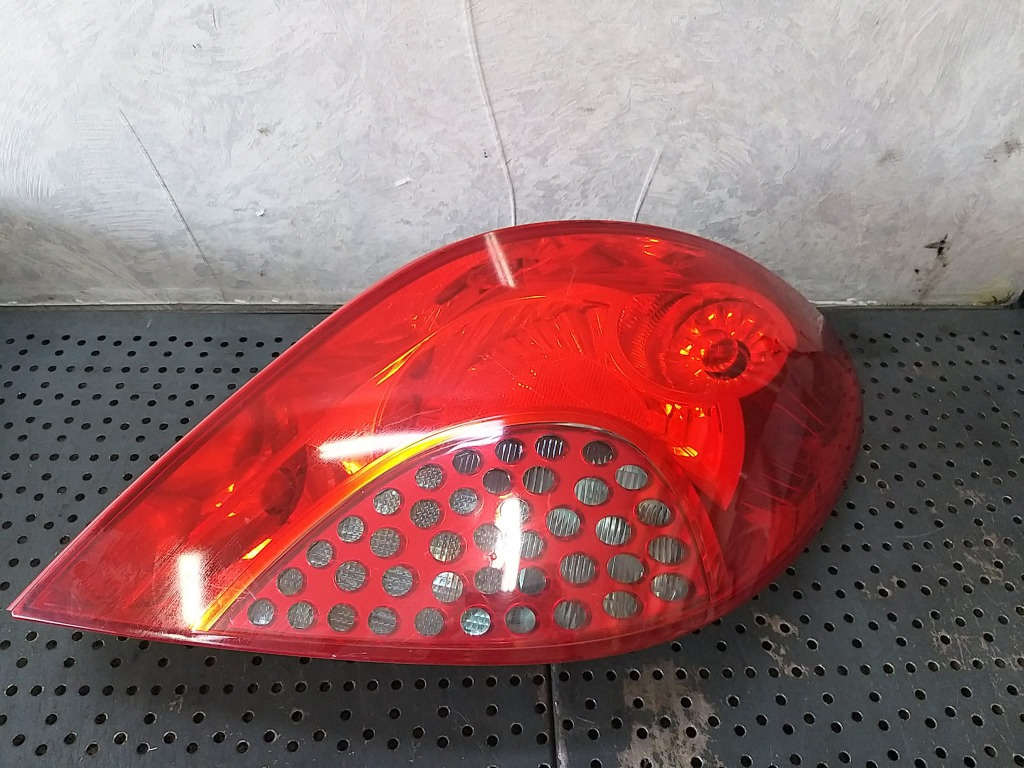Stop tripla lampa dreapta peugeot 207 wa wc 964998658003