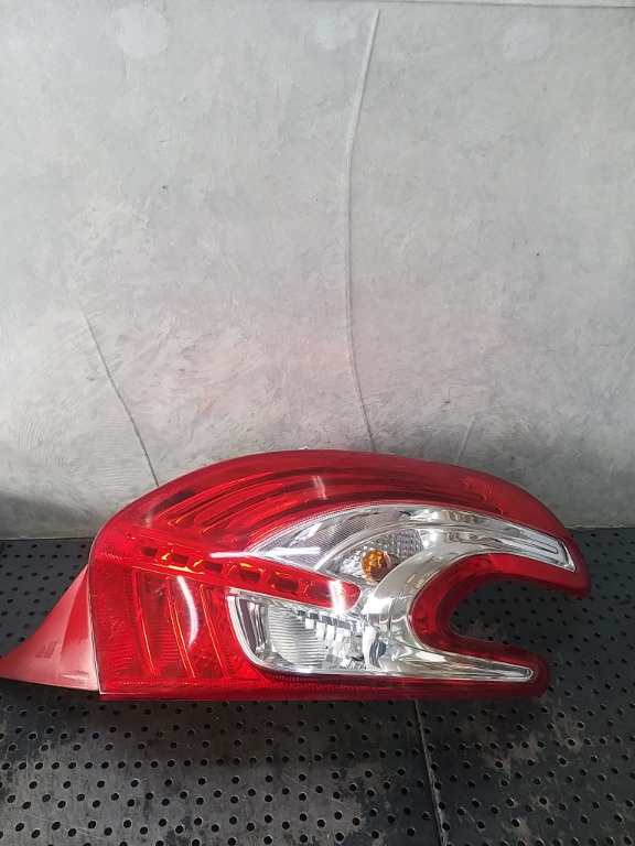 Stop tripla lampa dreapta peugeot 208 1 ca cc 967262838002