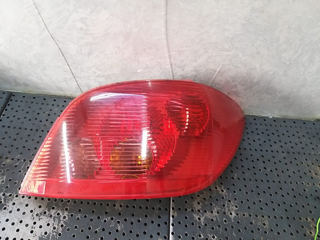 Stop tripla lampa dreapta peugeot 307 3a c 89023239 96343705