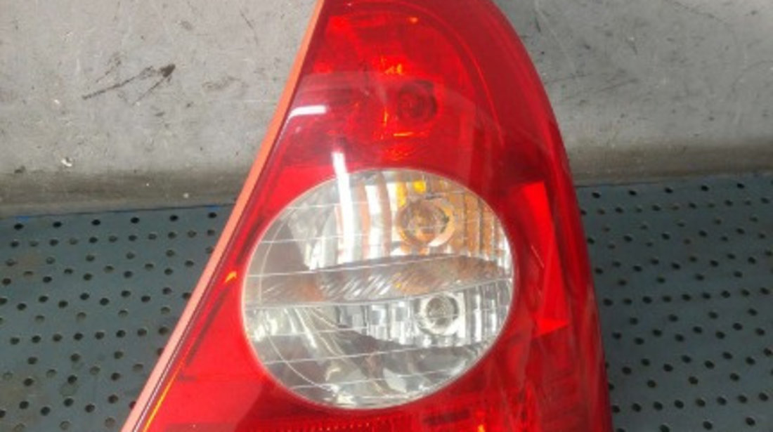 Stop tripla lampa dreapta renault clio 2 hatchback sb0 1 2 8200071414