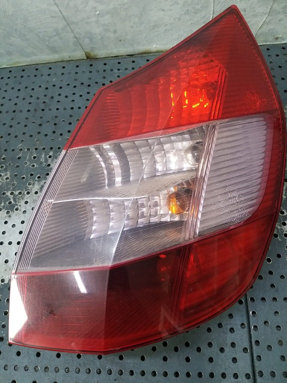 Stop tripla lampa dreapta renault scenic 2 2sk0086590281 8200127702e