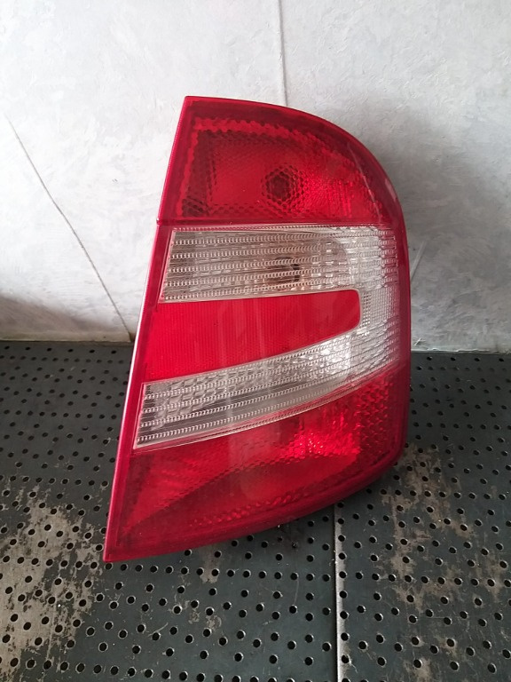 Stop tripla lampa dreapta skoda fabia 1 6y 9el17197402 5sqx13404aa